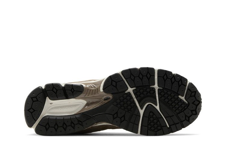 Кроссовки New Balance 2002R 'Driftwood Black'