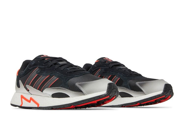 tresc-run-core-black-solar-red-eg7411_07