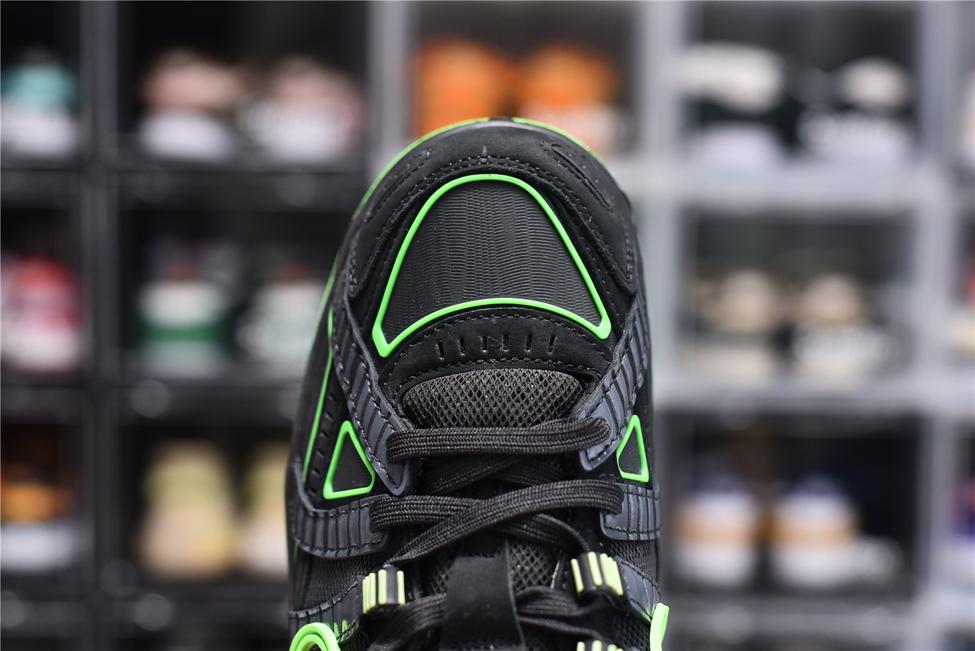 Off-White-x-Nike-Air-Rubber-Dunk-Green-Strike-11