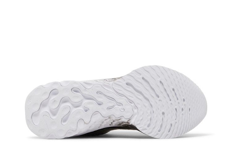 wmns-react-infinity-run-flyknit-3-premium-black-zebra-iridescent-dz3027-001_03