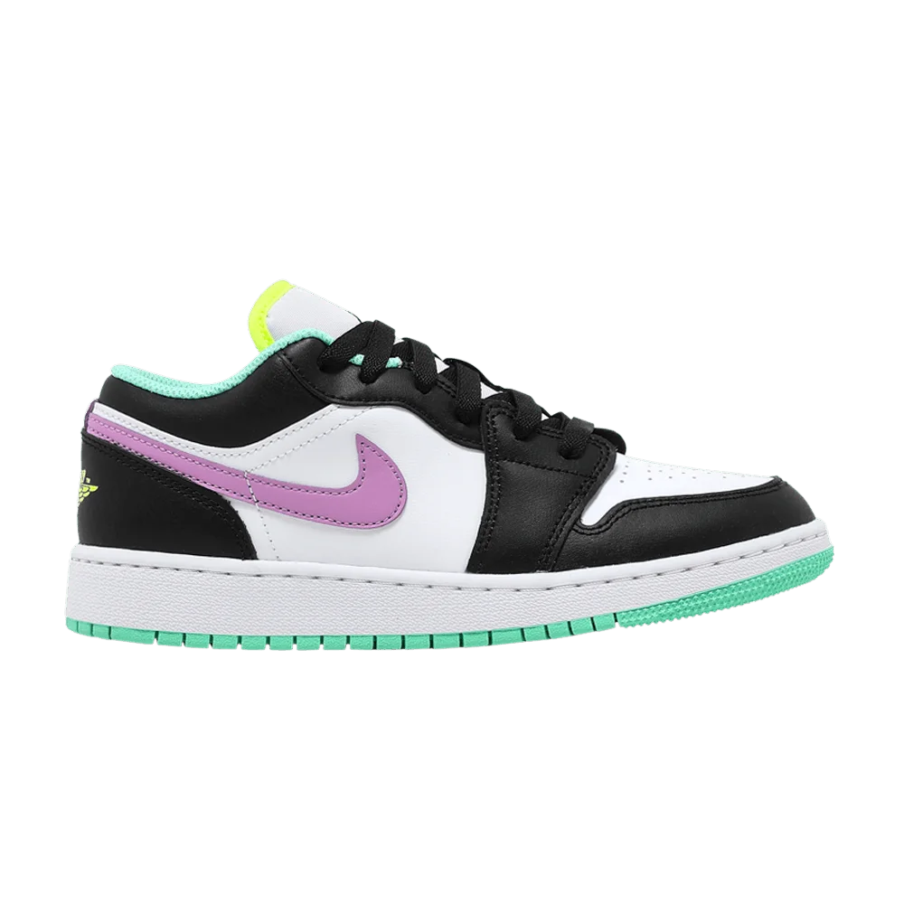 Krossovki-Air-Jordan-1-Low-GS-White-Violet-Shock