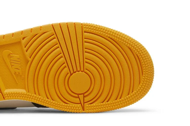 Krossovki-Air-Jordan-1-Retro-High-OG-GS-Yellow-Toe-4