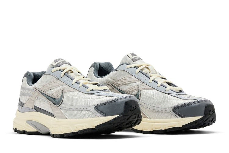 initiator-light-bone-metallic-silver-hq1179-001_07