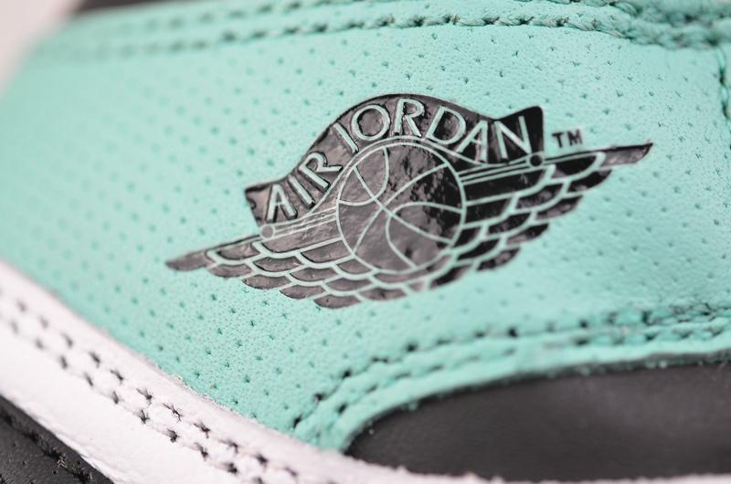 Wmns-Air-Jordan-1-Retro-High-Multi-Color-12