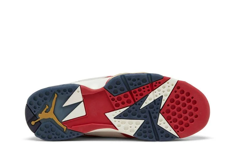 Krossovki-Trophy-Room-x-Air-Jordan-7-Retro-New-Sheriff-in-Town-3
