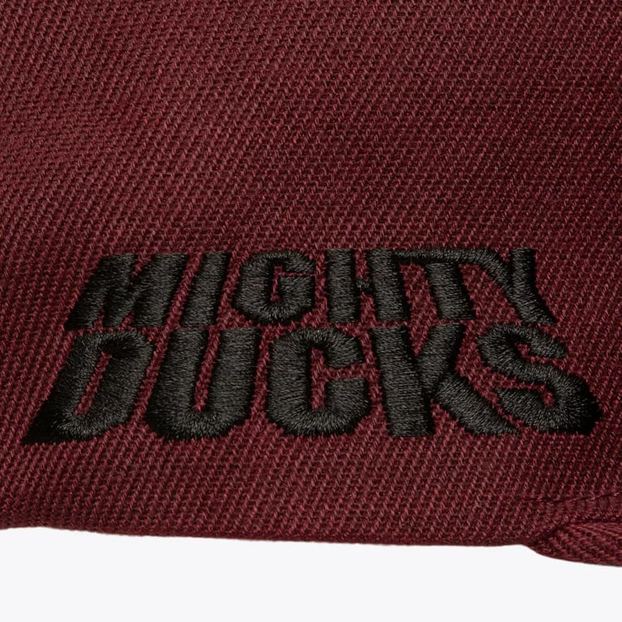 Бейсболка Mitchell & Ness Purple Anaheim Ducks Vintage Hockey Logo Eclipse OG Snapback Hat