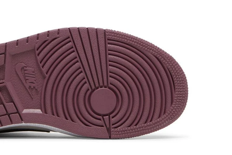 Кроссовки Wmns Air Jordan 1 Mid SE 'Berry Pink'