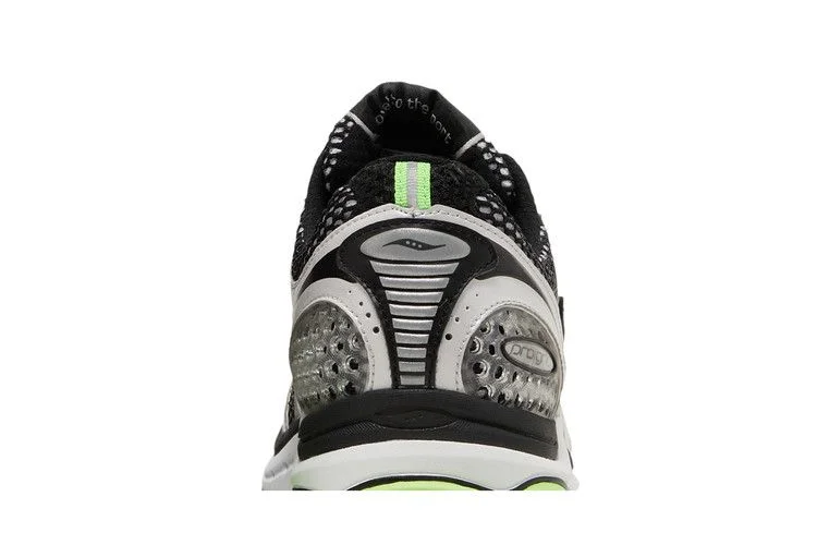 Кроссовки Saucony ProGrid Triumph 4 'Black Silver Fluo Green'
