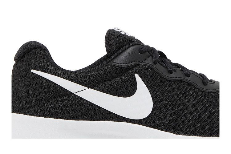 wmns-tanjun-black-white-dj6257-004_01