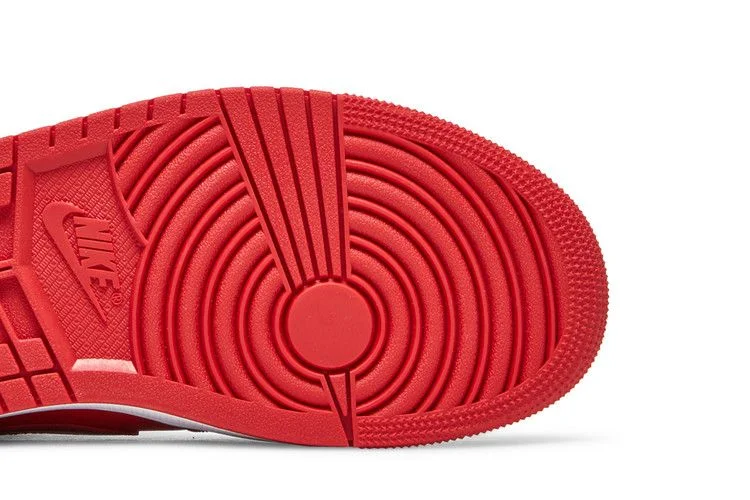 Кроссовки Wmns Air Jordan 1 Mid SE 'University Red Pomegranate'
