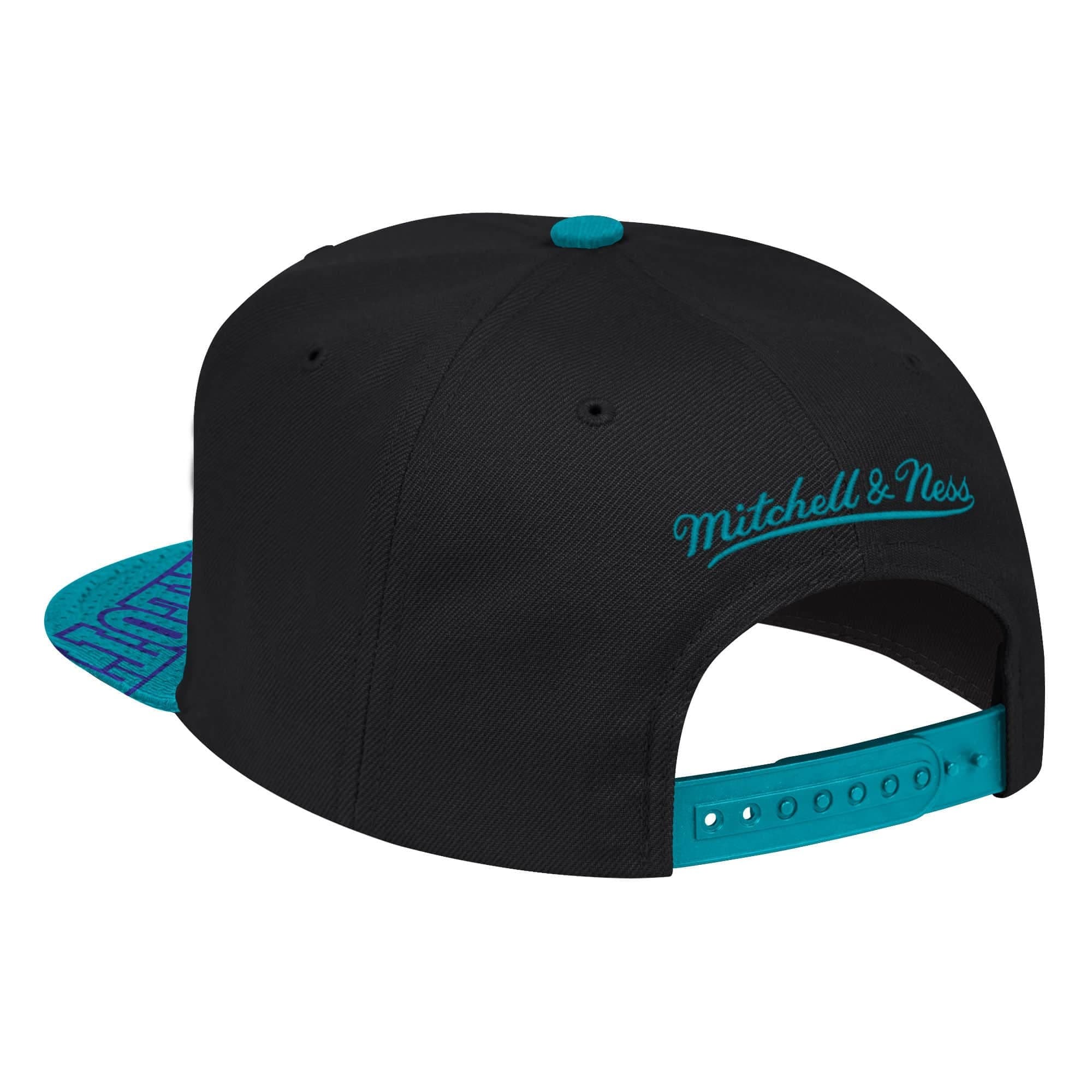 Mitchell-Ness-Snapshot-Snapback-HWC-Charlotte-Hornets-Hat-1
