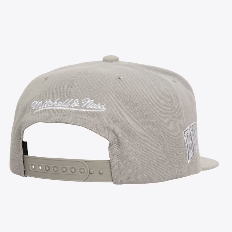 Mitchell-Ness-Gray-Chicago-Bulls-Team-Logo-Snapback-Hat-1