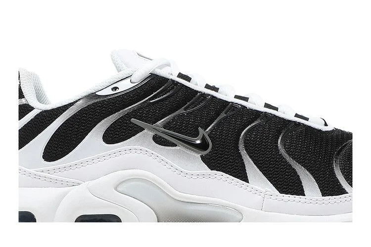 Krossovki-Nike-Air-Max-Plus-GS-White-Black-1