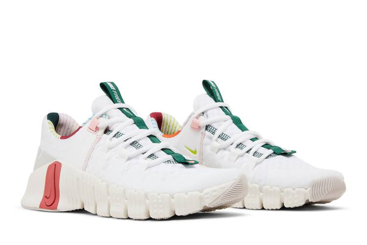 wmns-free-metcon-5-all-petals-united-fn8920-161_07