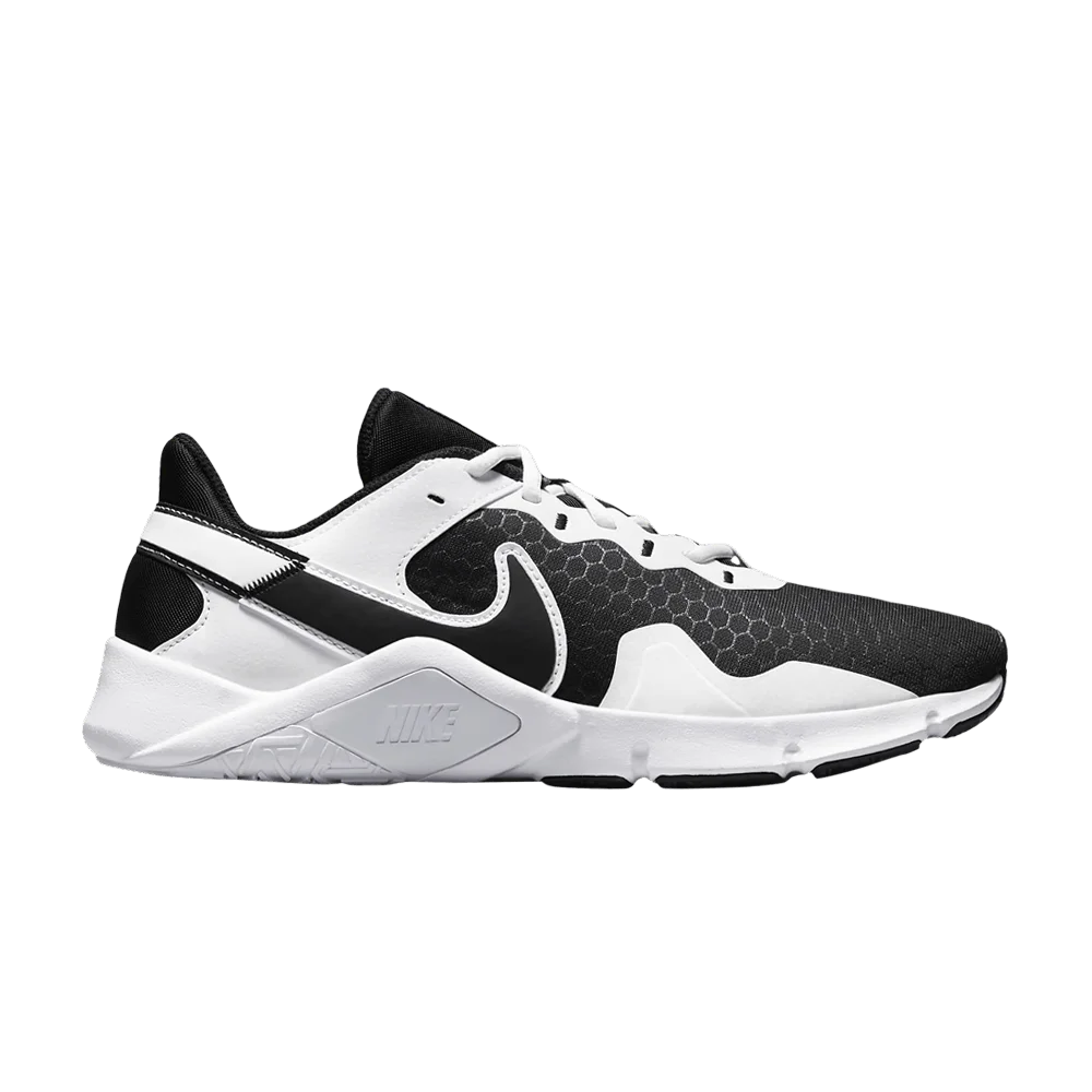 Krossovki-Nike-Legend-Essential-2-Black-White