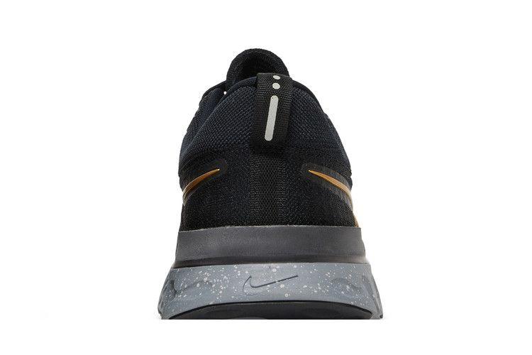 Кроссовки Nike React Infinity Run Flyknit 2 'Black Metallic Gold'