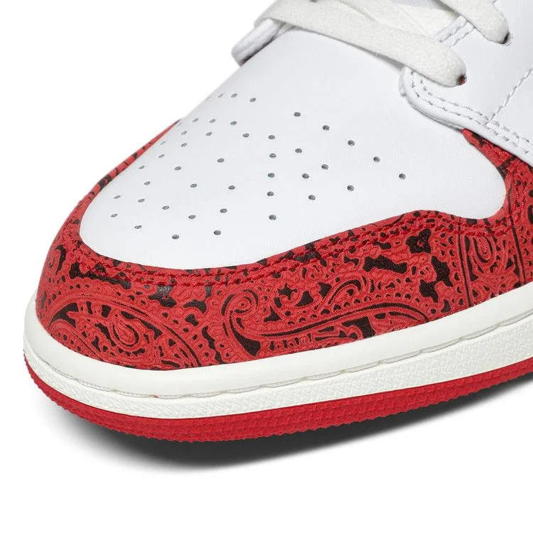 Krossovki-Air-Jordan-1-Low-SE-Spades-9