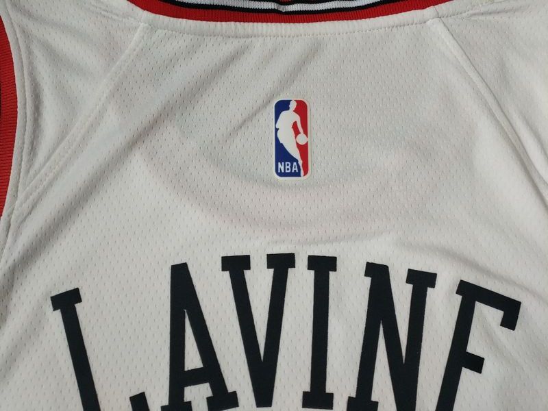 Баскетбольная джерси 2017-18 Zach LaVine Chicago Bulls #8 Association White