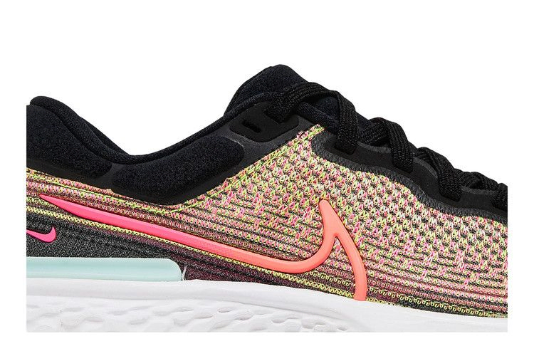 wmns-zoomx-invincible-run-flyknit-volt-bright-mango-dj5926-700_01
