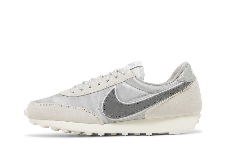 wmns-daybreak-se-light-smoke-grey-dn3399-001_02