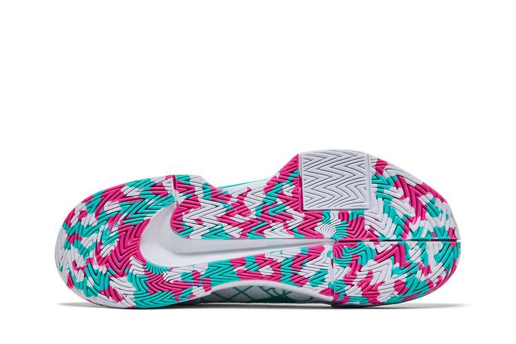 Кроссовки Nike Wmns Zoom Challenge 'White Alchemy Pink Retro'