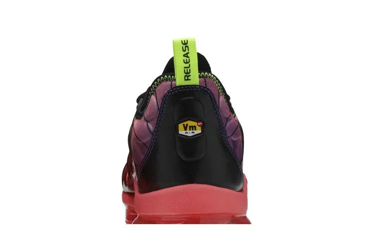 Кроссовки Nike Air VaporMax Plus 'Laser Crimson'