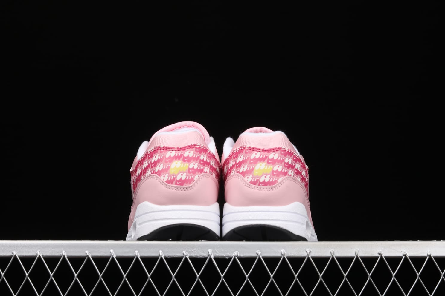 Nike-Air-Max-1-Strawberry-Lemonade-2020-5
