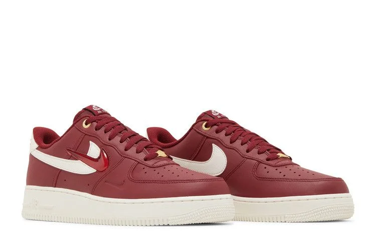 Krossovki-Nike-Air-Force-1-07-Join-Forces-Team-Red-7