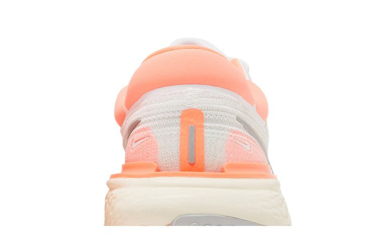 wmns-zoomx-invincible-run-flyknit-white-bright-mango-ct2229-100_06