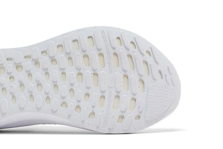 Krossovki-Nike-ReactX-Infinity-Run-4-Triple-White-4