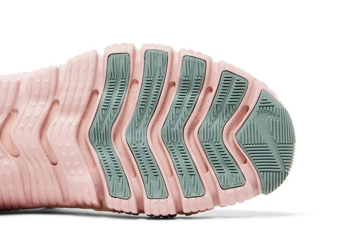 Кроссовки Nike Wmns Free Metcon 5 'Pale Ivory Ice Peach'