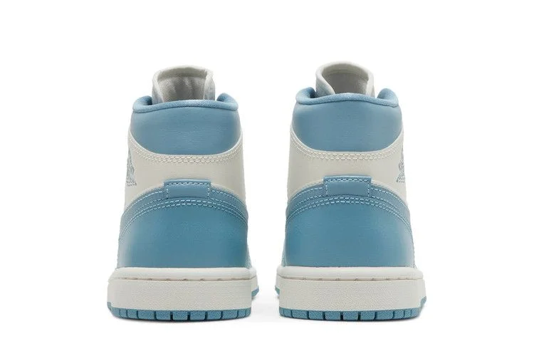 Кроссовки Wmns Air Jordan 1 Mid 'University Blue'
