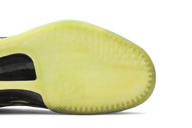 kobe-8-system-christmas-555035-030_04