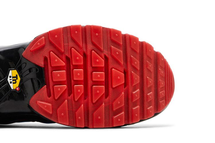 air-max-plus-shark-attack-hq3824-001_04