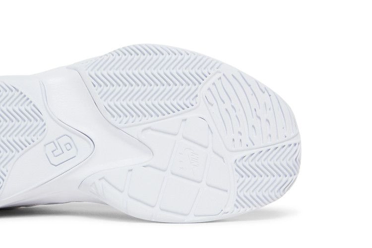 jordan-max-aura-3-white-university-red-cz4167-105_04