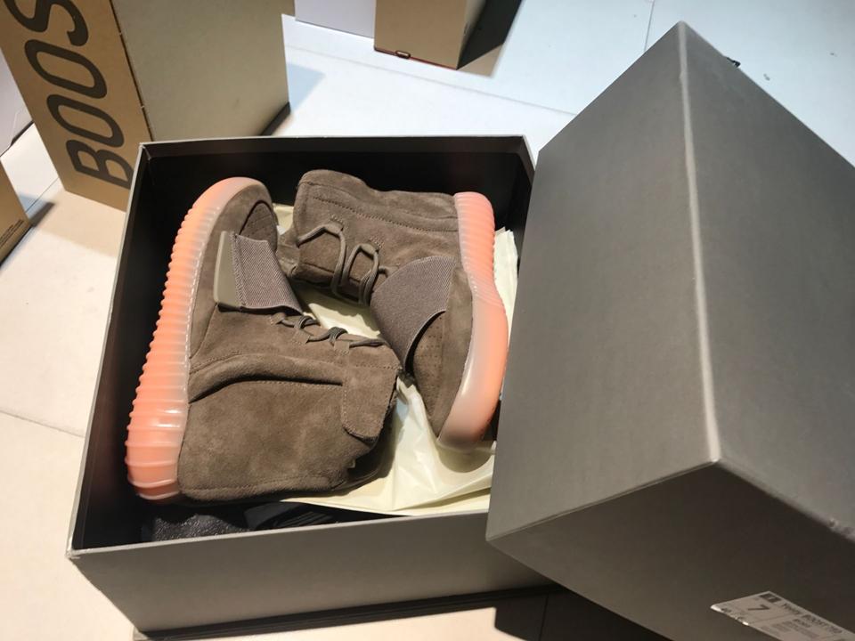 Кроссовки adidas Yeezy Boost 750 Light Brown Gum Chocolate