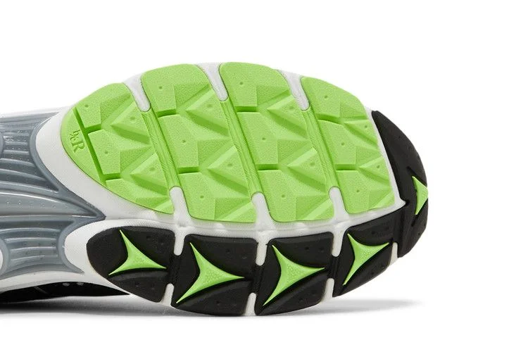 Кроссовки Saucony ProGrid Triumph 4 'Black Silver Fluo Green'