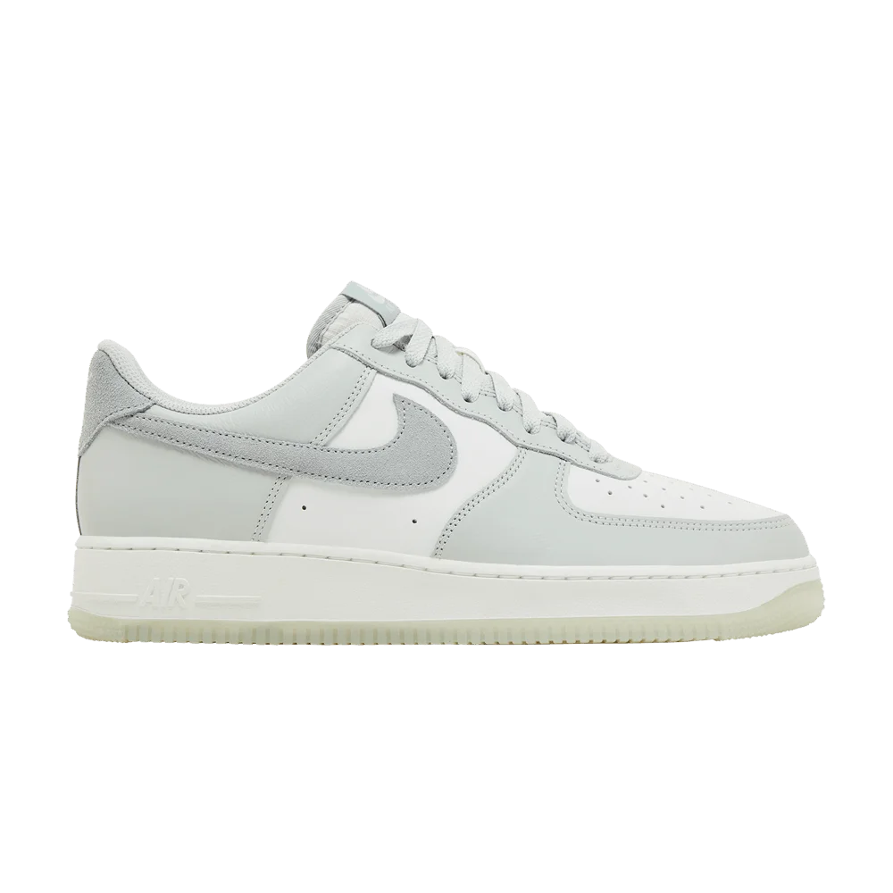 Krossovki-Nike-Air-Force-1-07-LV8-Light-Silver-Pumice