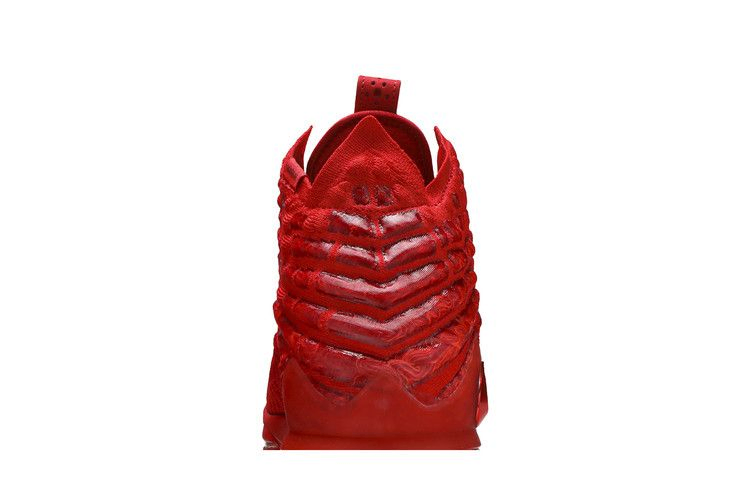 Кроссовки Nike LeBron 17 'Red Carpet'