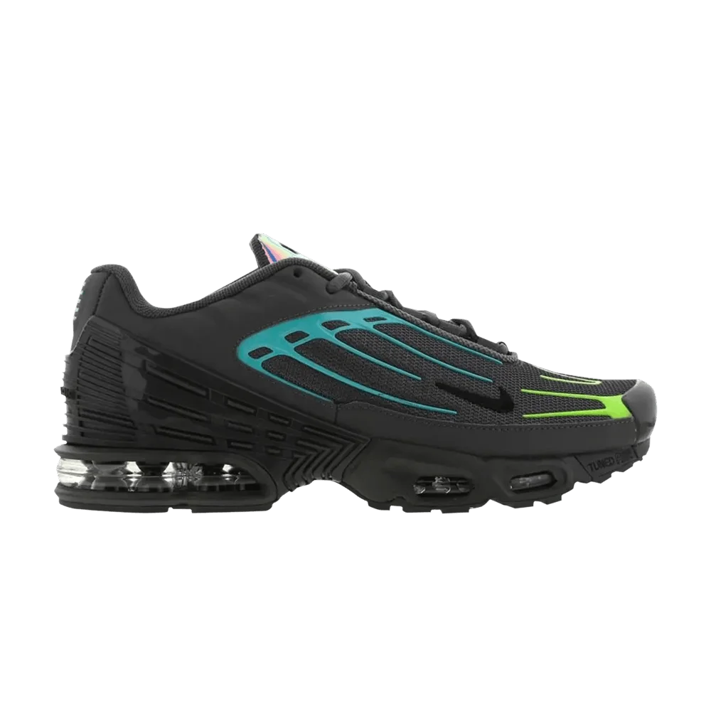 Krossovki-Nike-Air-Max-Plus-3-Black-Iridescent
