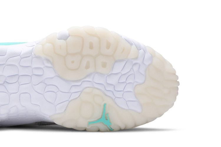 jordan-delta-2-platinum-tint-cv8121-002_04
