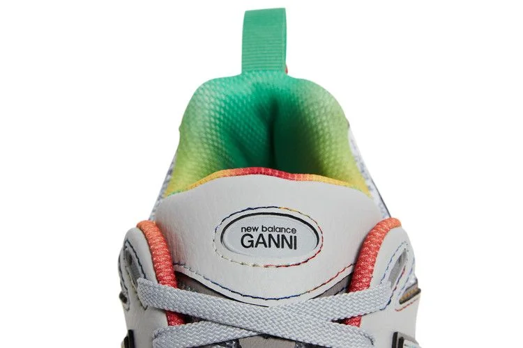 Krossovki-GANNI-x-New-Balance-2002R-Raincloud-9
