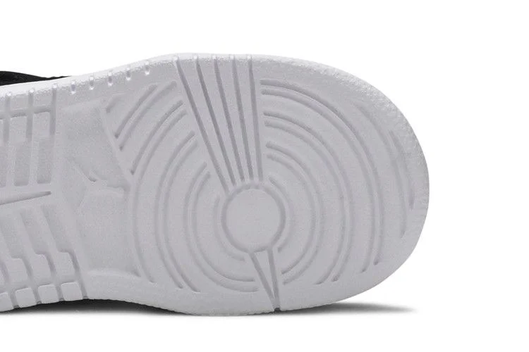 Krossovki-Air-Jordan-1-Low-ALT-TD-Black-Toe-4