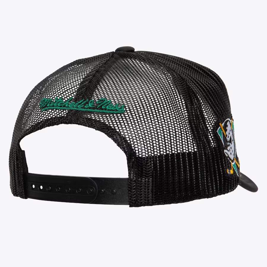 Бейсболка Mitchell & Ness Black Anaheim Ducks Vintage Script Trucker Adjustable Hat