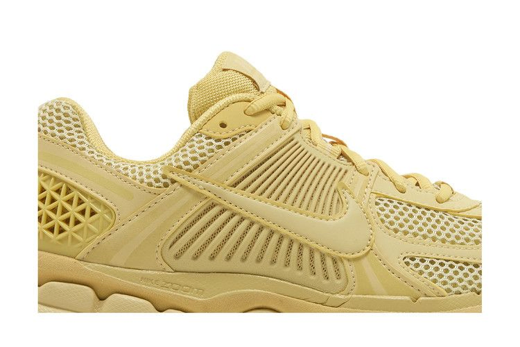 Кроссовки Nike Wmns Air Zoom Vomero 5 'Saturn Gold'