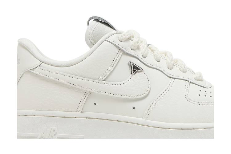 Кроссовки Nike Wmns Air Force 1 '07 LV8 'Needlework'