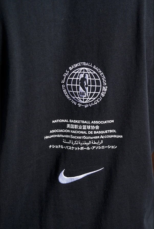 Nike-Milwaukee-Bucks-Courtside-Logo-NBA-T-Shirt-4