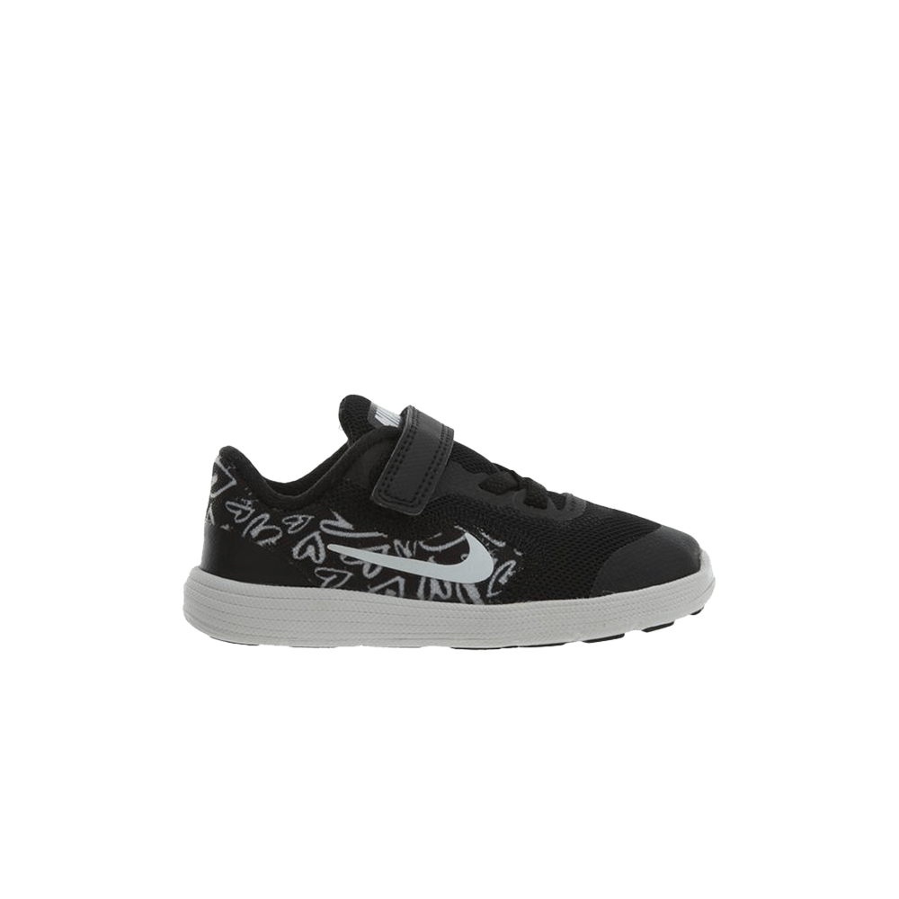 Кроссовки Nike Revolution 3 Print TD 'Black Hearts'