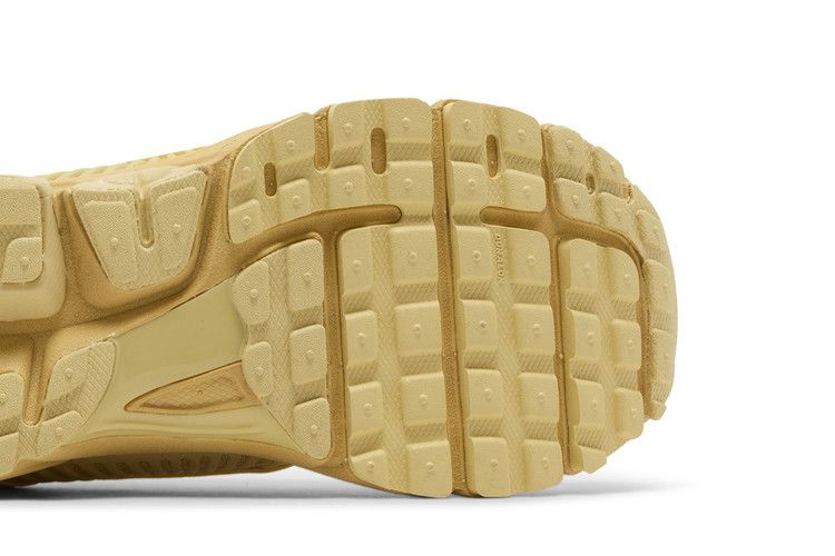 Кроссовки Nike Wmns Air Zoom Vomero 5 'Saturn Gold'