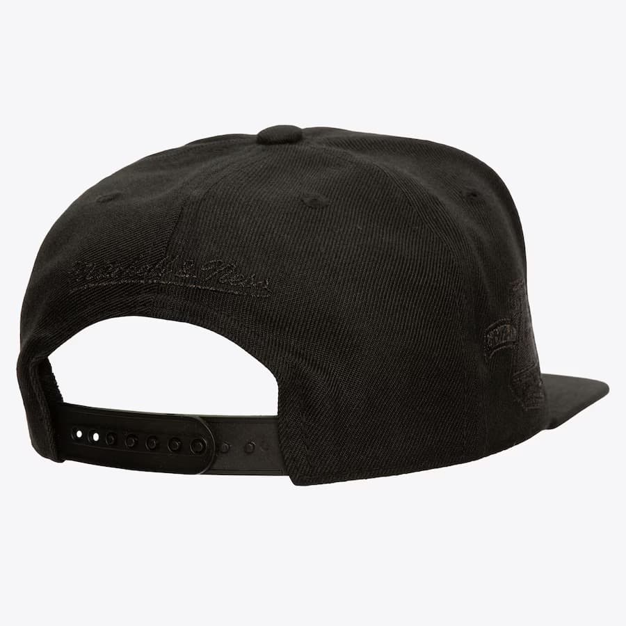 Бейсболка Mitchell & Ness Black New York Islanders Pearl Snapback Hat